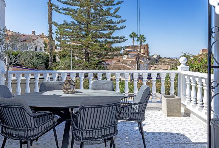 Image No.22-4 Bed Villa / Detached for sale