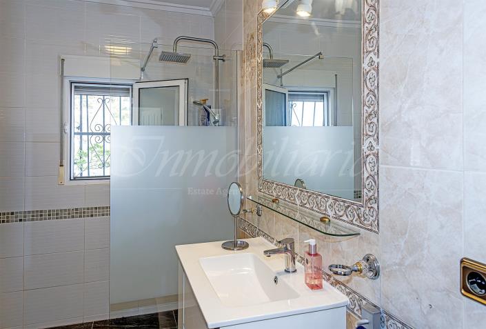 Image No.33-4 Bed Villa / Detached for sale