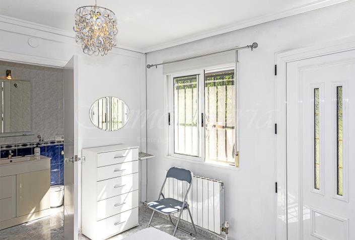 Image No.39-4 Bed Villa / Detached for sale