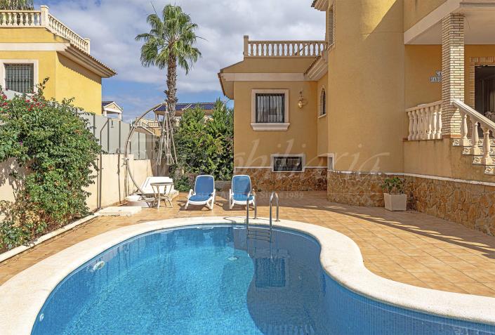 Image No.3-3 Bed Villa / Detached for sale