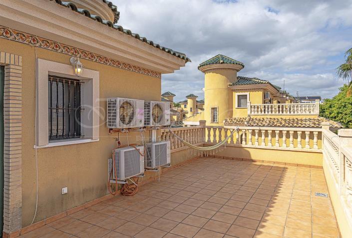 Image No.39-3 Bed Villa / Detached for sale