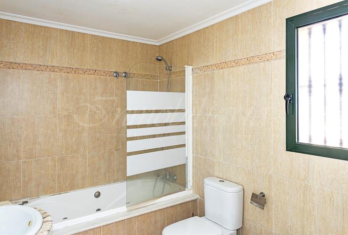 Image No.44-3 Bed Villa / Detached for sale