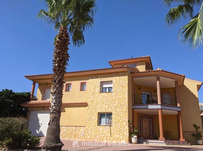 Image No.18-4 Bed Villa for sale