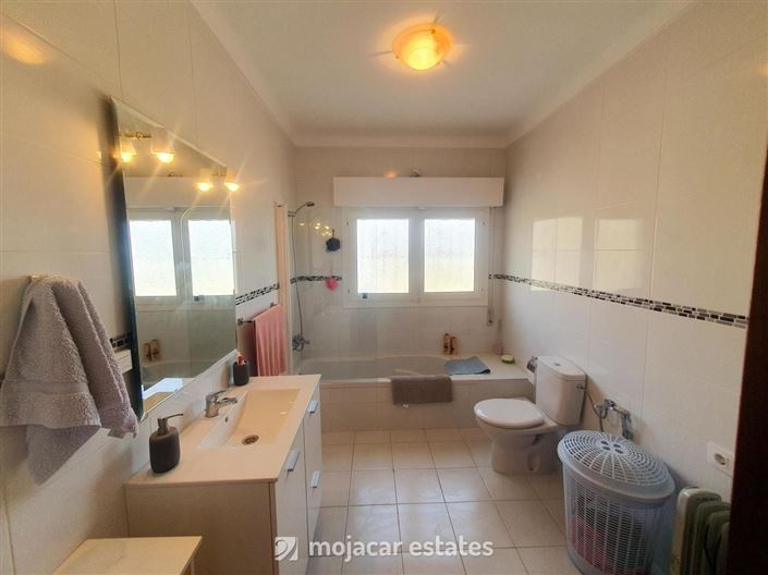 Image No.13-3 Bed Townhouse for sale