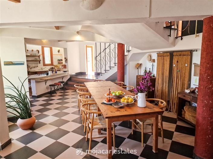 Image No.4-7 Bed Villa for sale