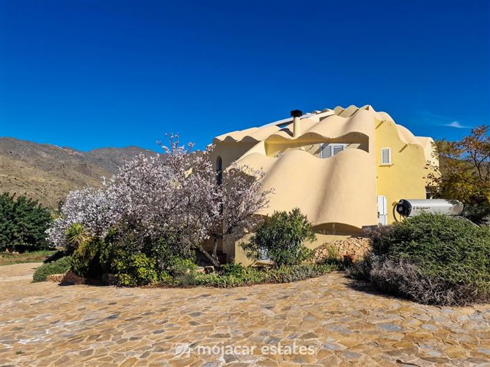 Image No.7-7 Bed Villa for sale