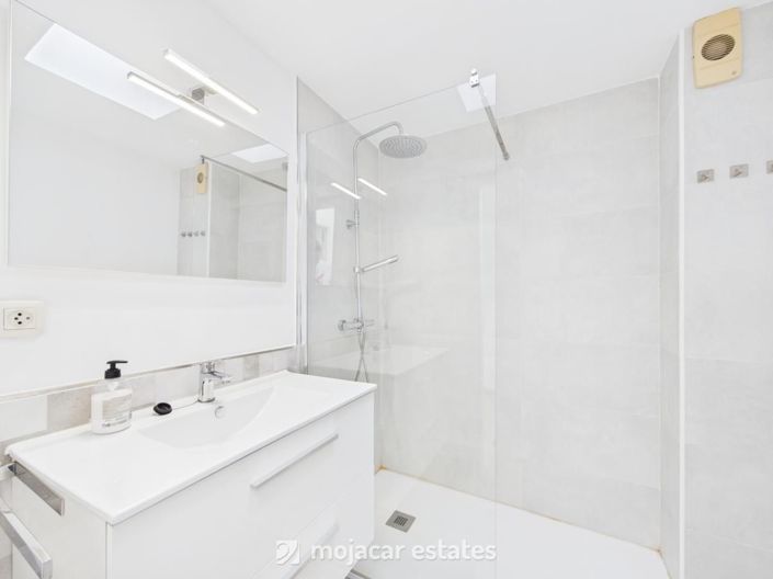 Image No.12-3 Bed Townhouse for sale