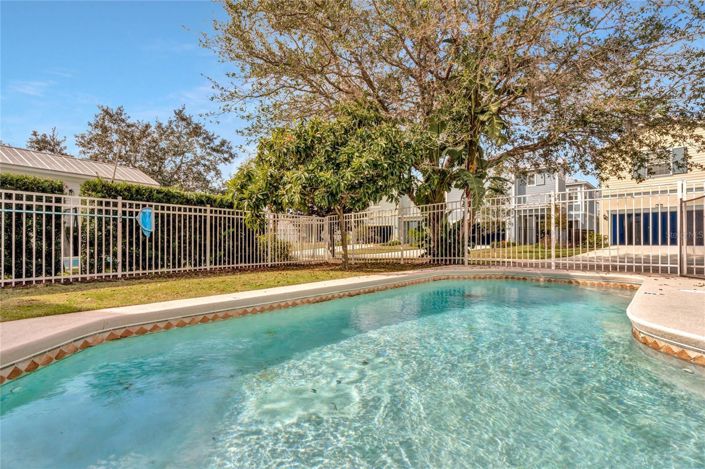 Image No.20-4 Bed House for sale