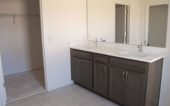 Image No.8-6 Bed House for sale