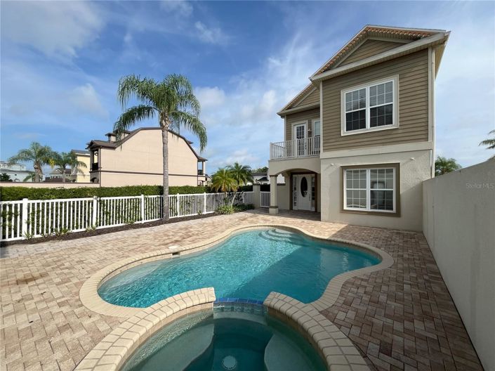 Image No.8-5 Bed House for sale