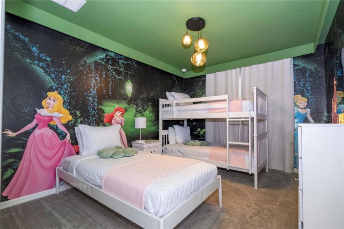 Image No.23-5 Bed Townhouse for sale