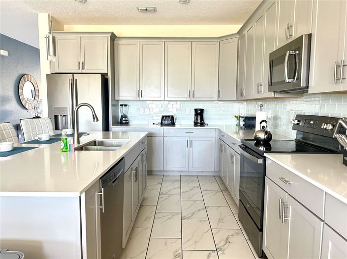 Image No.8-6 Bed House for sale