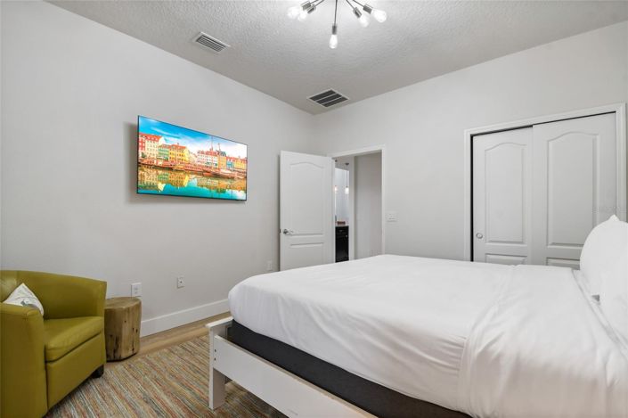 Image No.17-6 Bed House for sale