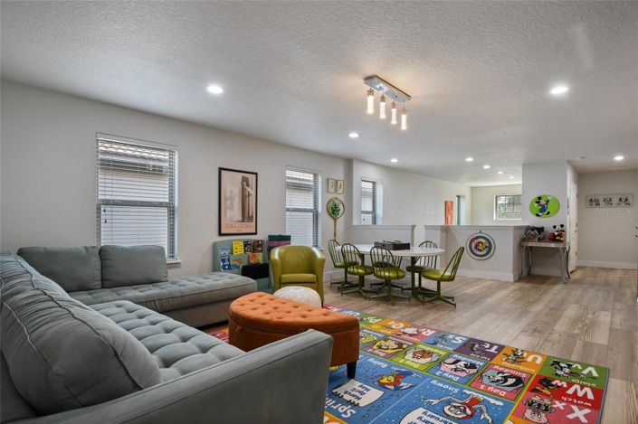 Image No.24-6 Bed House for sale