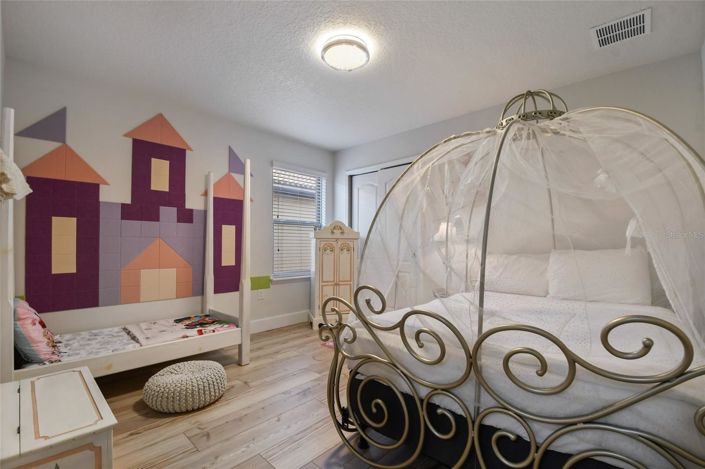 Image No.32-6 Bed House for sale