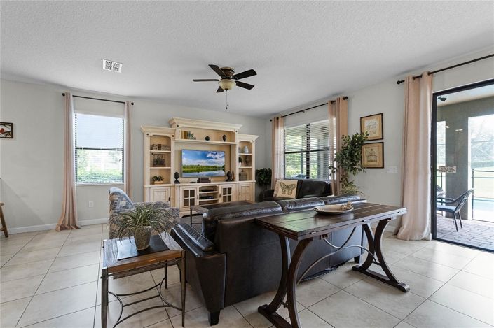 Image No.6-8 Bed House for sale