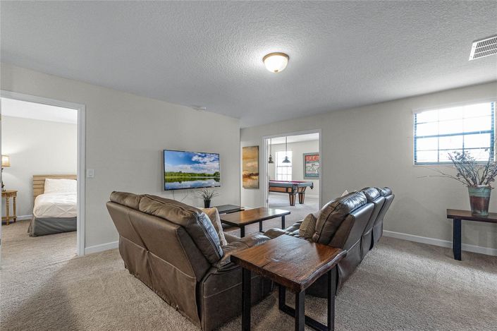 Image No.9-8 Bed House for sale