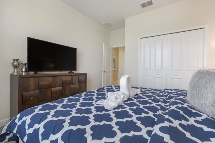 Image No.17-6 Bed House for sale