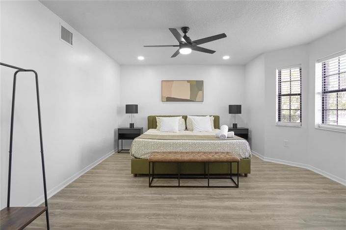 Image No.13-6 Bed House for sale