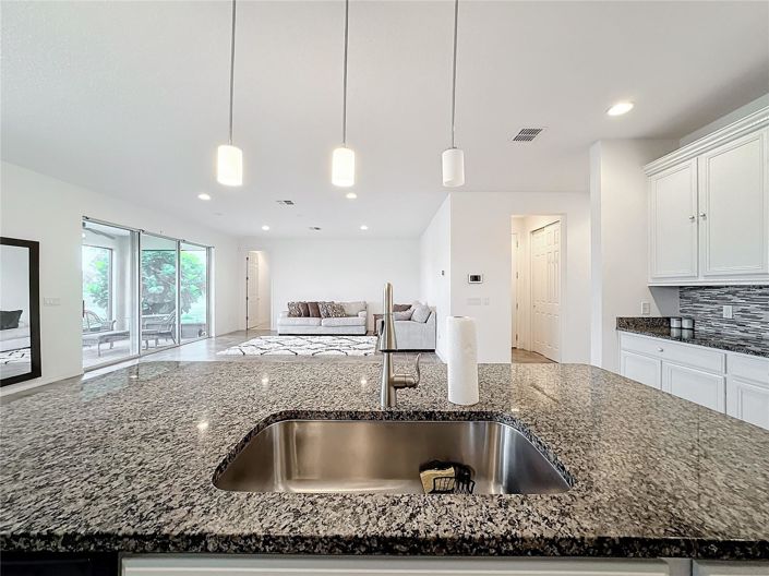 Image No.18-5 Bed House for sale