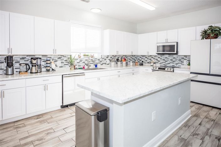 Image No.19-6 Bed House for sale