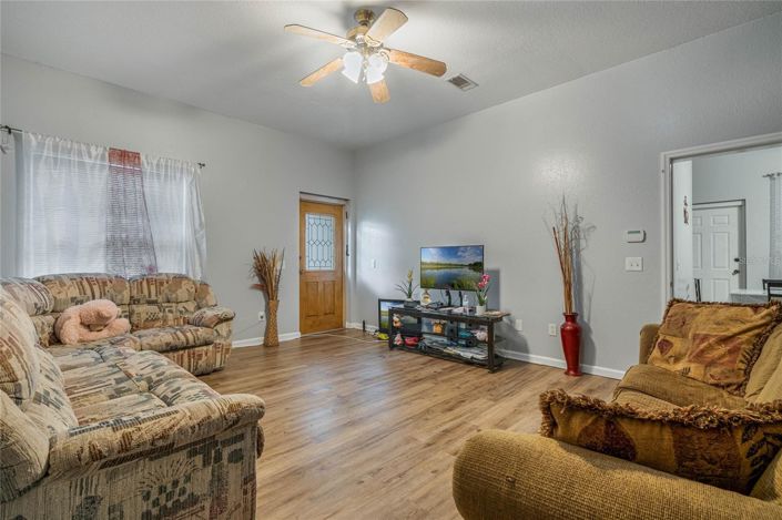 Image No.18-5 Bed House for sale