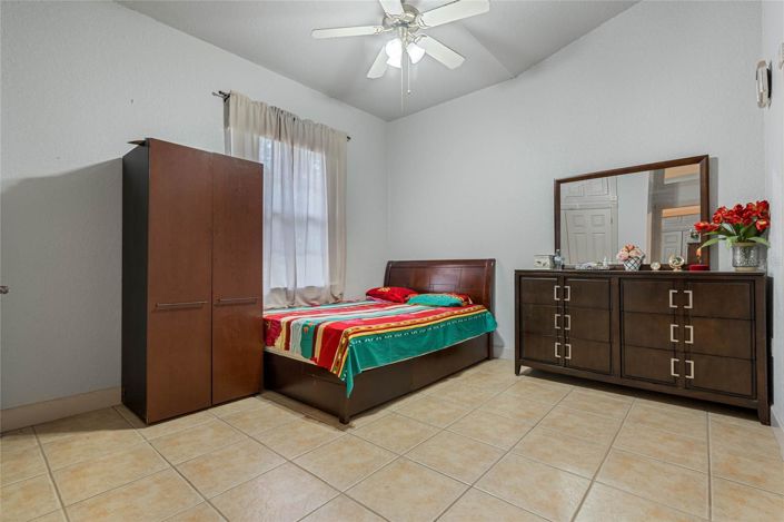 Image No.24-5 Bed House for sale