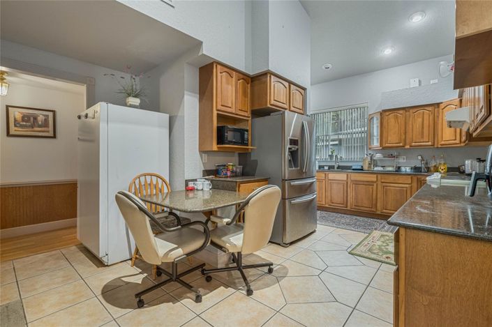 Image No.8-5 Bed House for sale