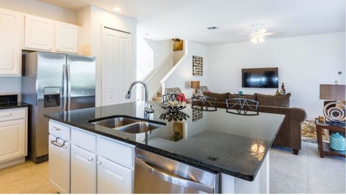 Image No.8-6 Bed House for sale