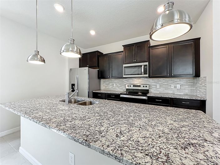 Image No.20-6 Bed House for sale