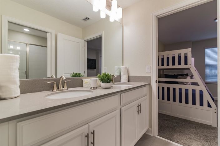 Image No.18-6 Bed House for sale