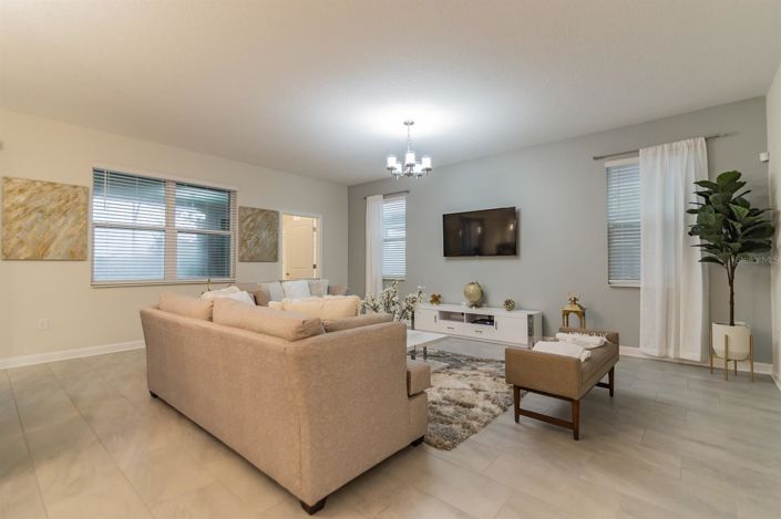 Image No.5-6 Bed House for sale