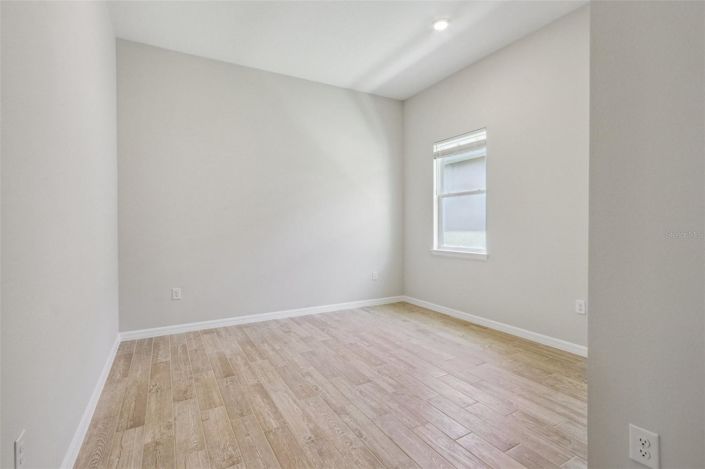 Image No.10-3 Bed House for sale