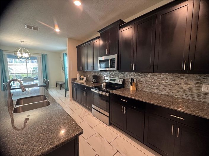 Image No.11-6 Bed House for sale