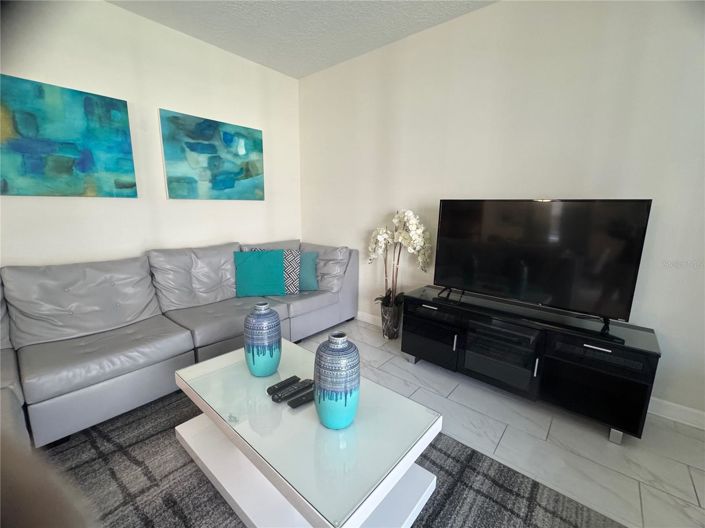 Image No.5-6 Bed House for sale