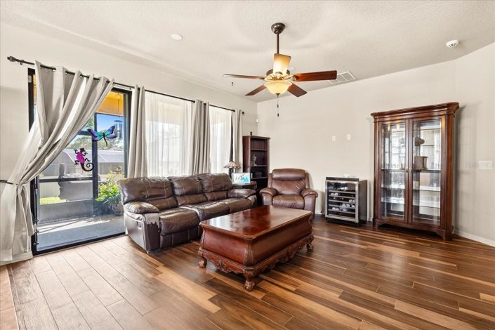 Image No.7-5 Bed House for sale