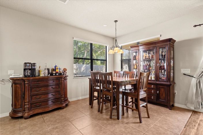 Image No.9-5 Bed House for sale