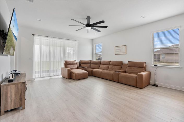 Image No.11-5 Bed House for sale