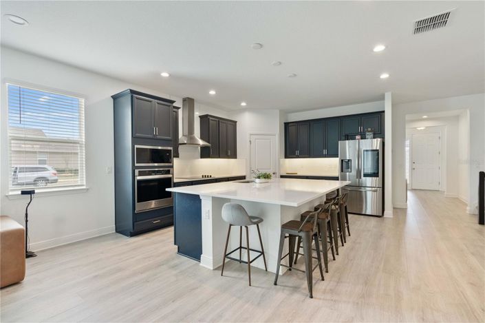 Image No.8-5 Bed House for sale