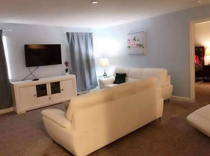 Image No.5-6 Bed House for sale