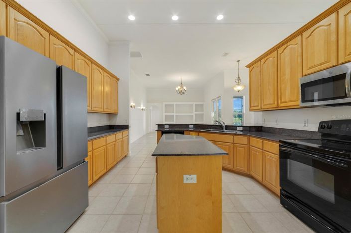 Image No.7-5 Bed House for sale