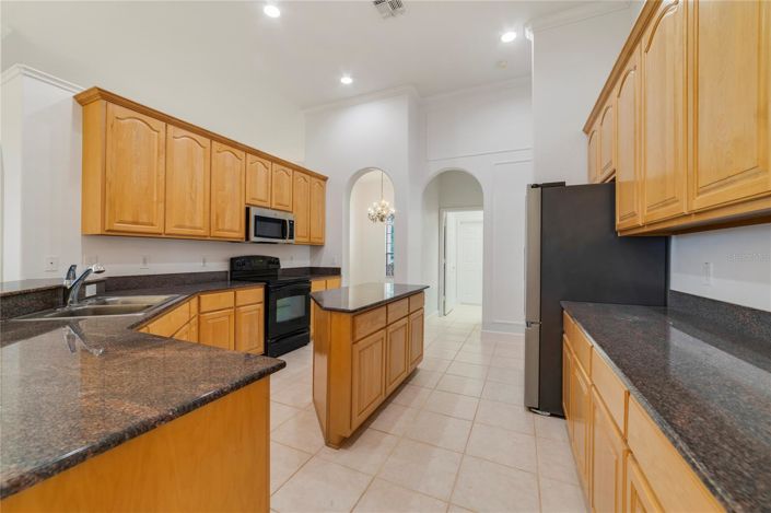 Image No.8-5 Bed House for sale