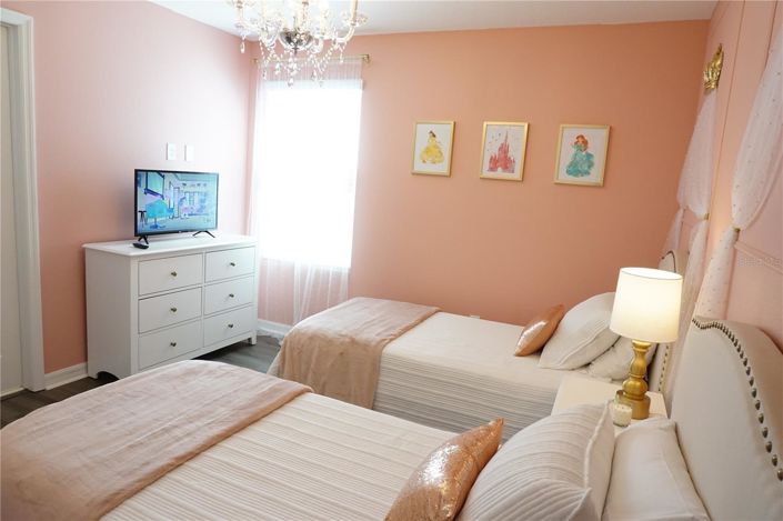 Image No.17-6 Bed House for sale