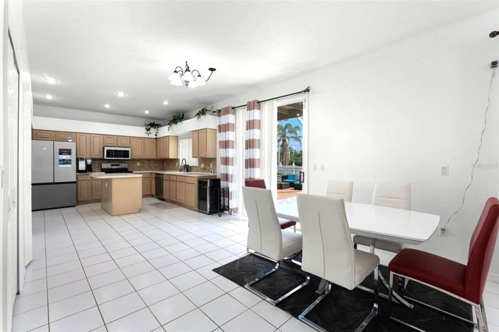 Image No.9-5 Bed House for sale