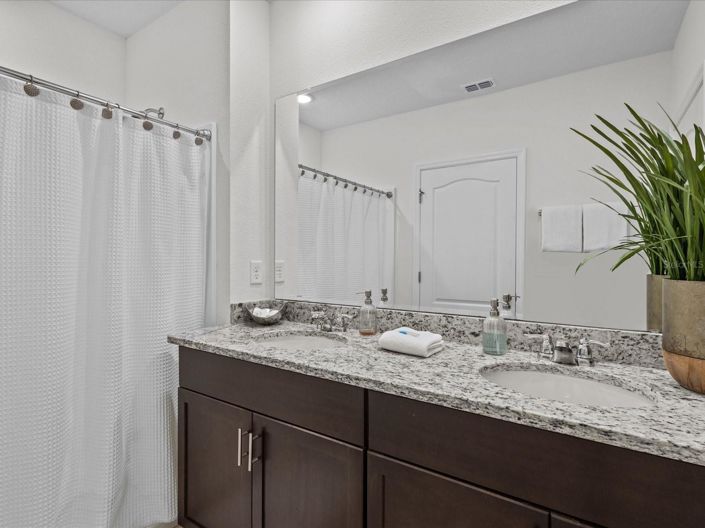 Image No.38-6 Bed House for sale