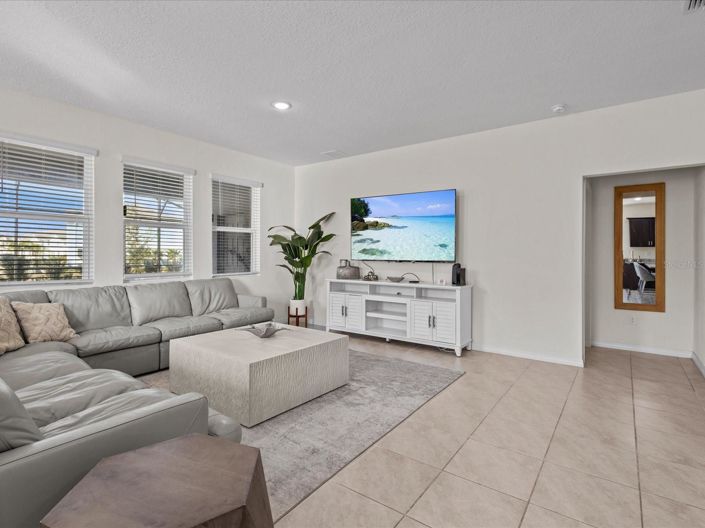 Image No.7-6 Bed House for sale