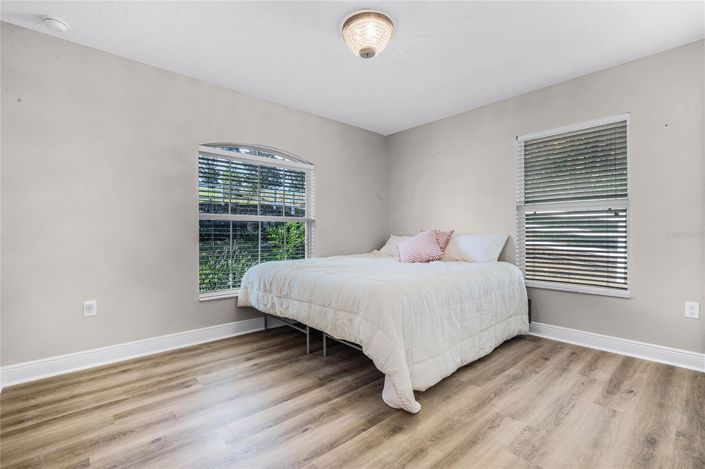 Image No.24-4 Bed House for sale