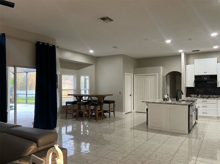 Image No.7-5 Bed House for sale