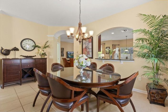 Image No.8-6 Bed House for sale