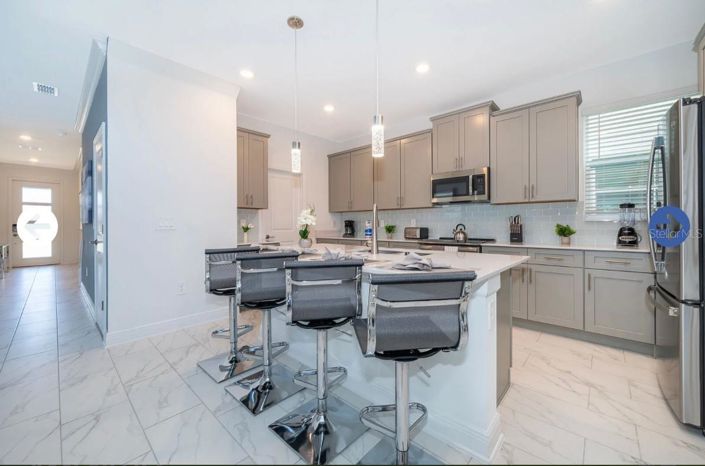 Image No.8-5 Bed House for sale